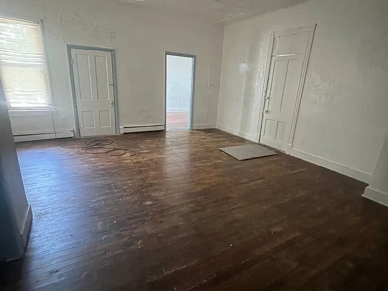161 W North Street — Photo 3