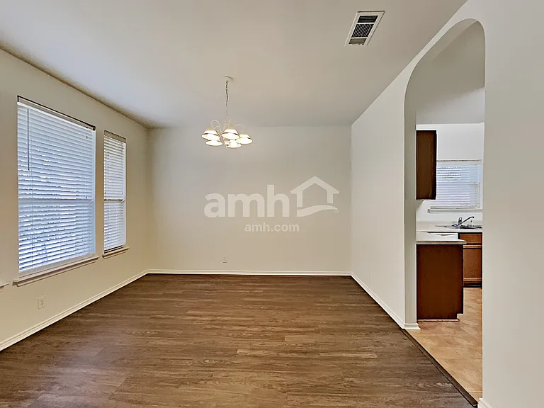 2915 Encino Riv — Photo 7