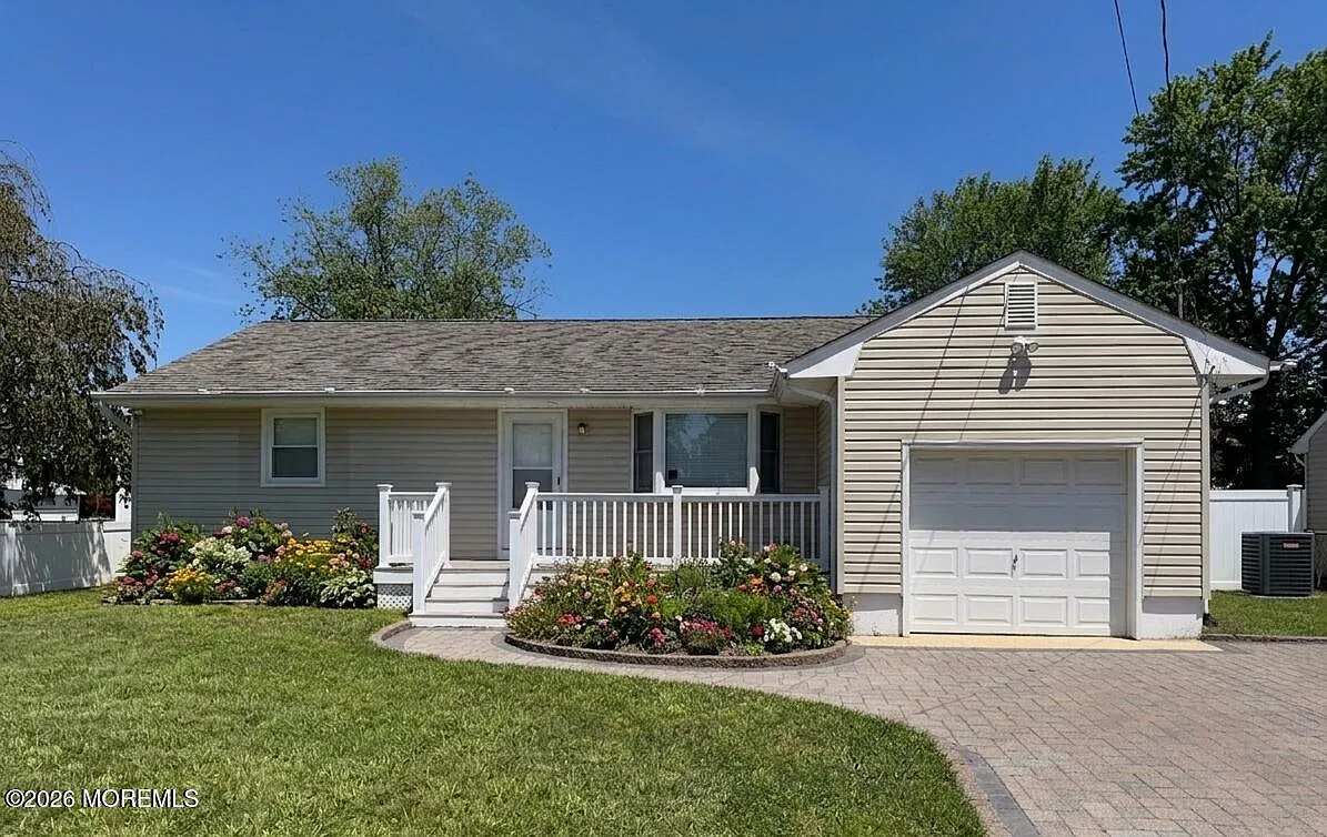 2 bed, $3,800 — Photo 1