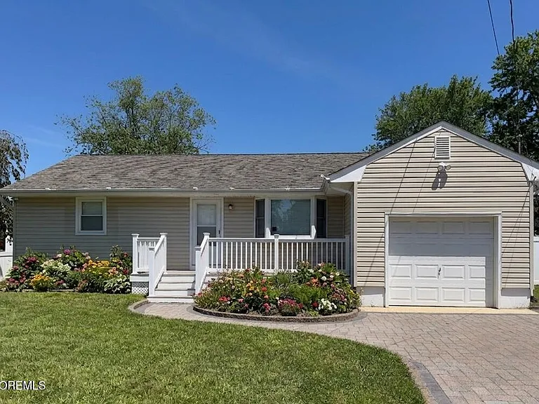 2305 Oak Tree Rd — Photo 1