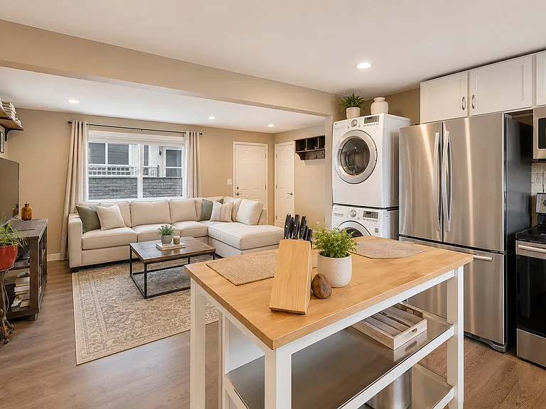 232 S Lowell Blvd — Photo 8