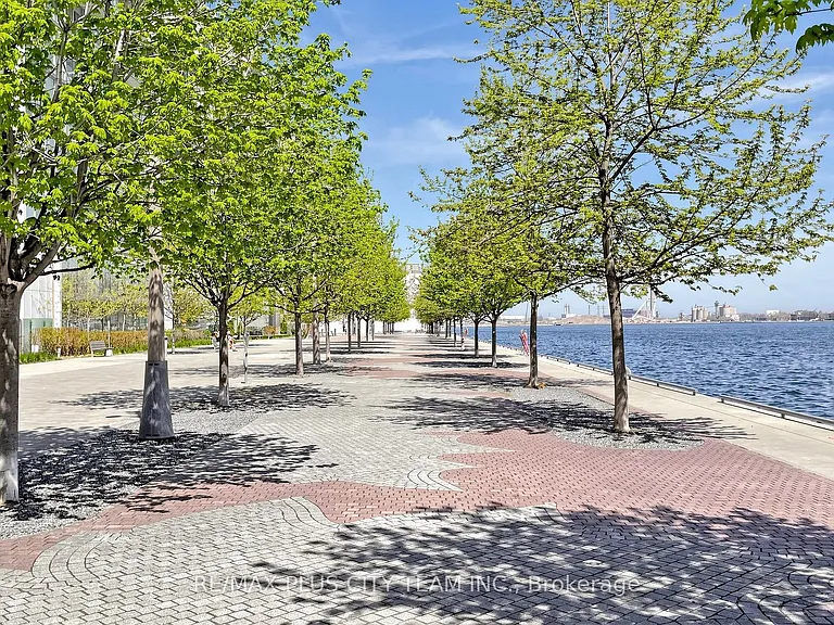 29 Queens Quay E #Townhouse 122 — Photo 42