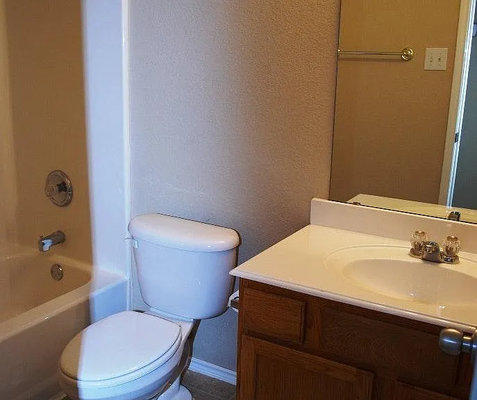 2404 Grover Cleveland Dr — Photo 14