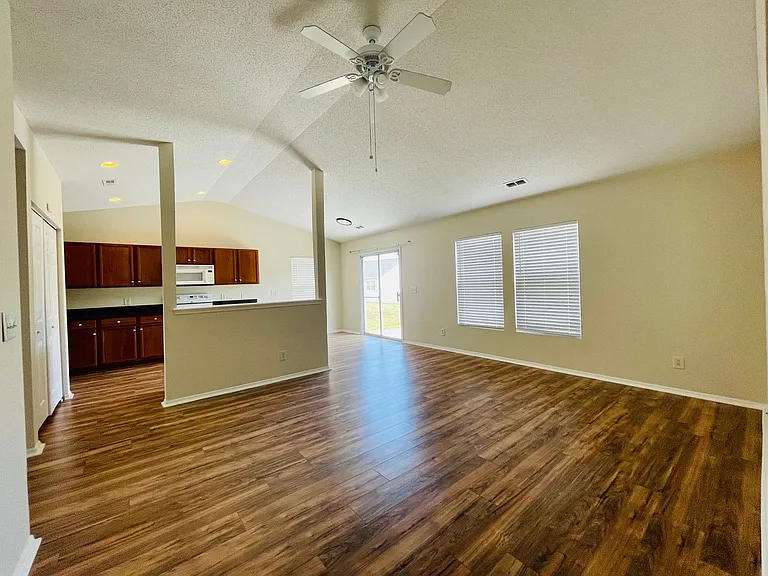 3038 Regency Oaks Dr — Photo 13