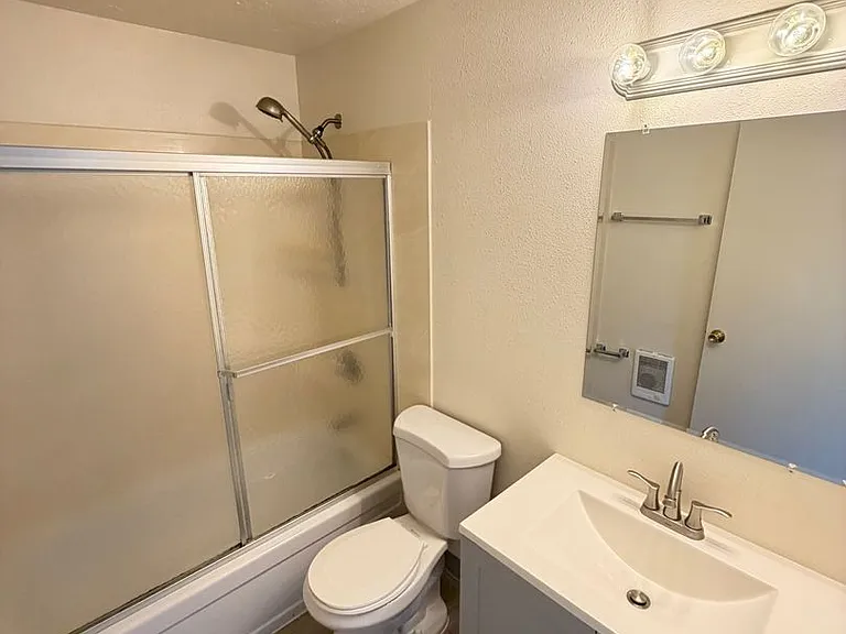 2202 Oak St SE — Photo 6