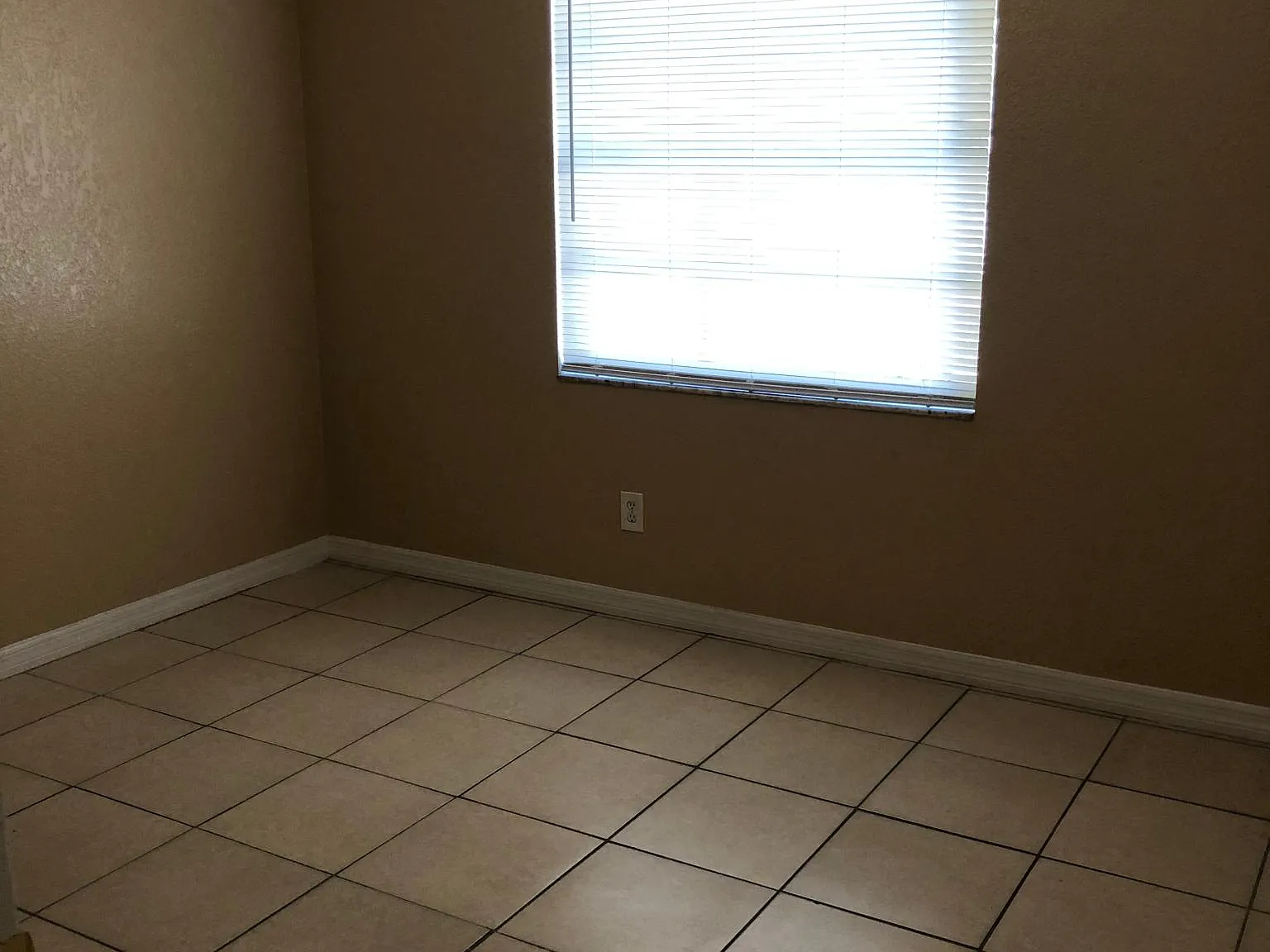 4 bed, 1864 sqft, $2,100 — Photo 4