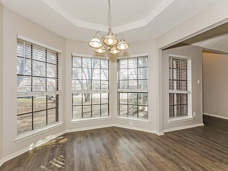 2605 Hartford Ln — Photo 5