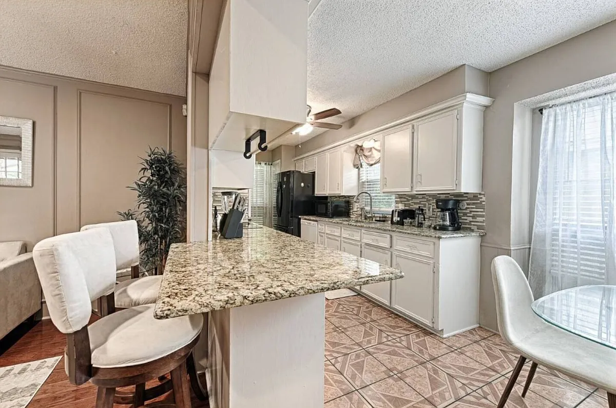 Building Photo - 1709 Windsong Trl