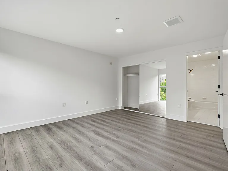 300 Linden St #3 — Photo 23