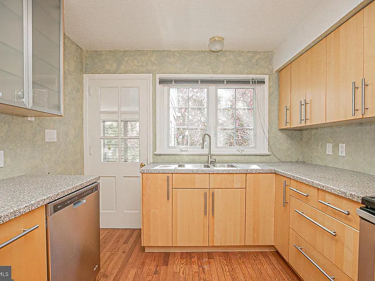 526 Williams Rd — Photo 11