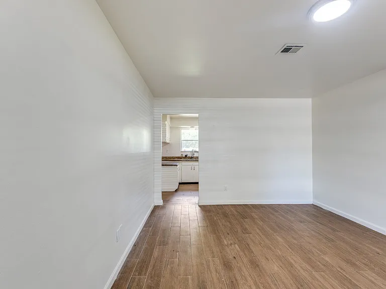 406 Vance St — Photo 7
