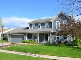 2733 Oakcrest Dr, Waukesha, WI 53188