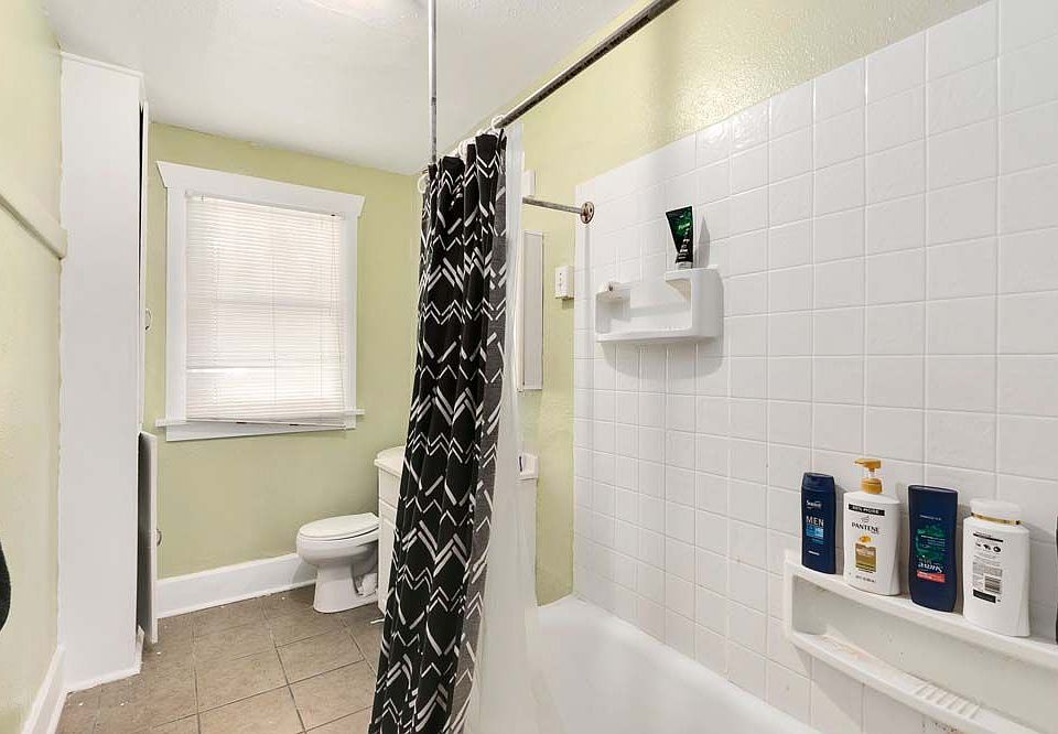 A4 - 2033 8th Ave  (9).jpg