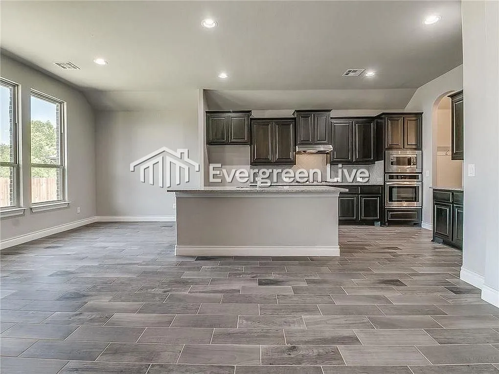 Building Photo - 6321 NW 160th Ter