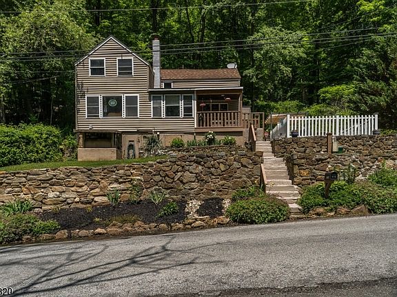 2nd image of 115 Stephensburg Rd