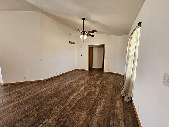 5th image of 2413 Mitchell Dr