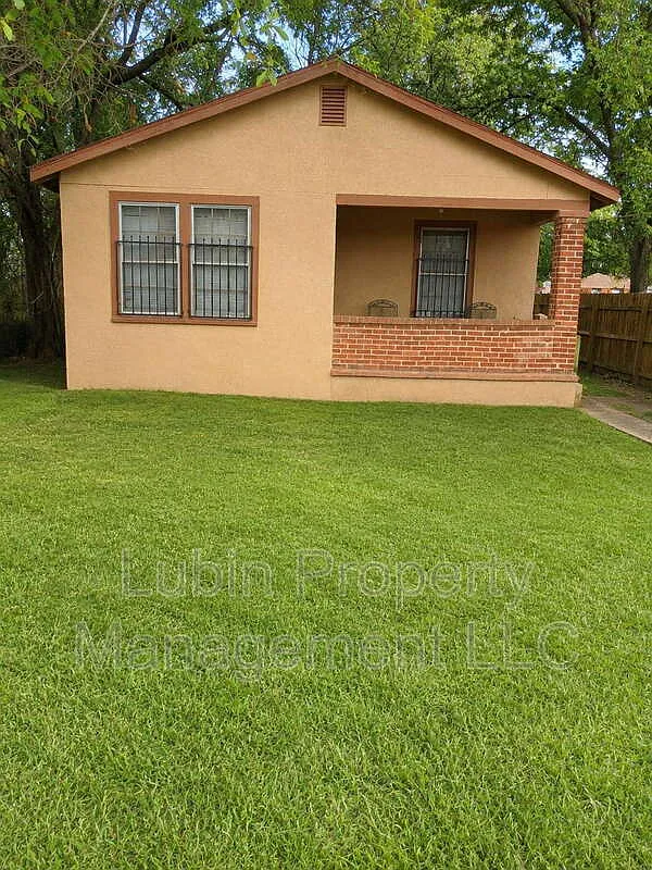 2 bed, 1.0 bath, 829 sqft, $800 — Photo 1
