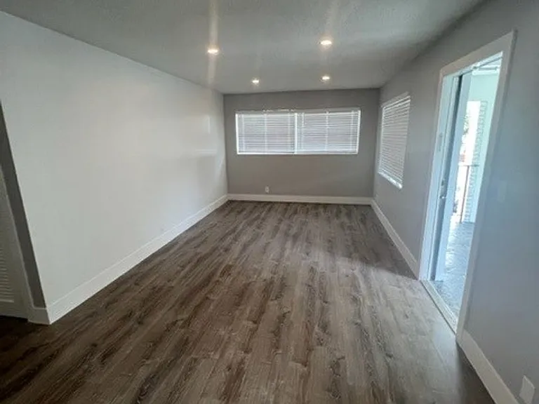 2500 Johnson St — Photo 31