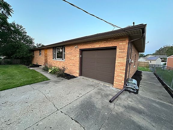 3rd image of 337 N Lakeshore Dr