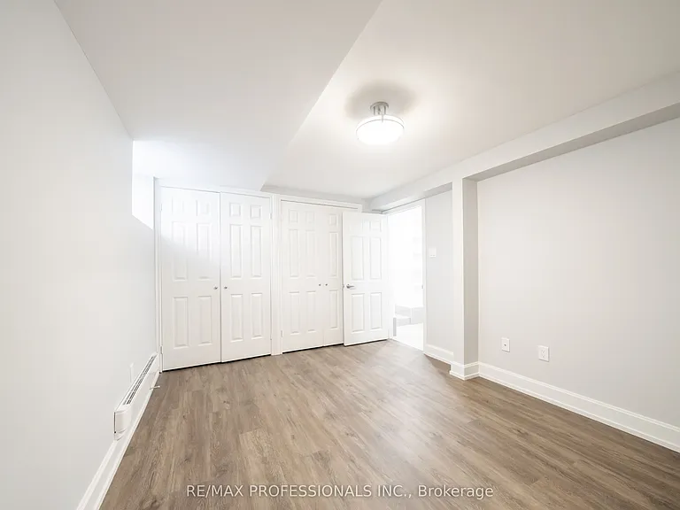 1485 King St W #4 — Photo 7
