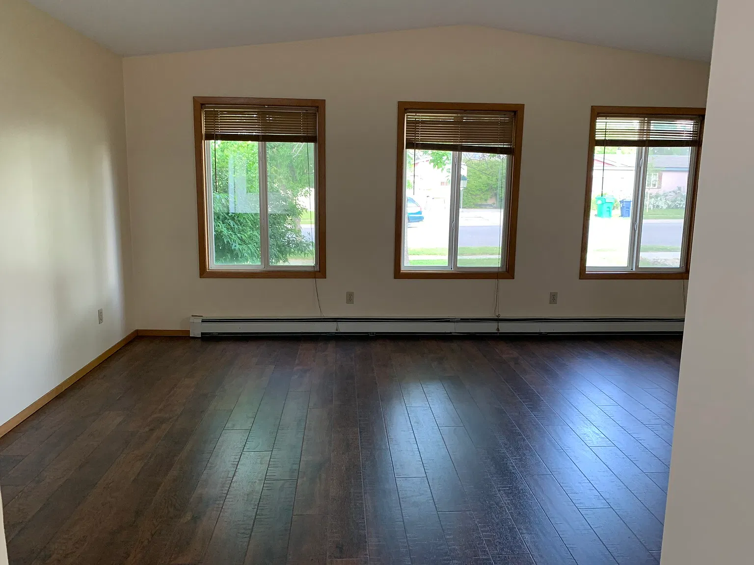3 bed, 1096 sqft, $2,400 — Photo 4
