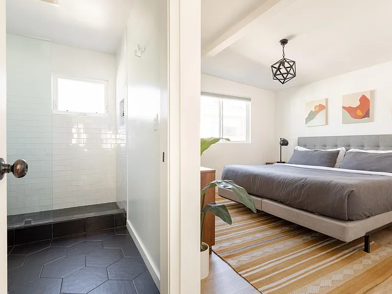 2918 S Harcourt Ave — Photo 4