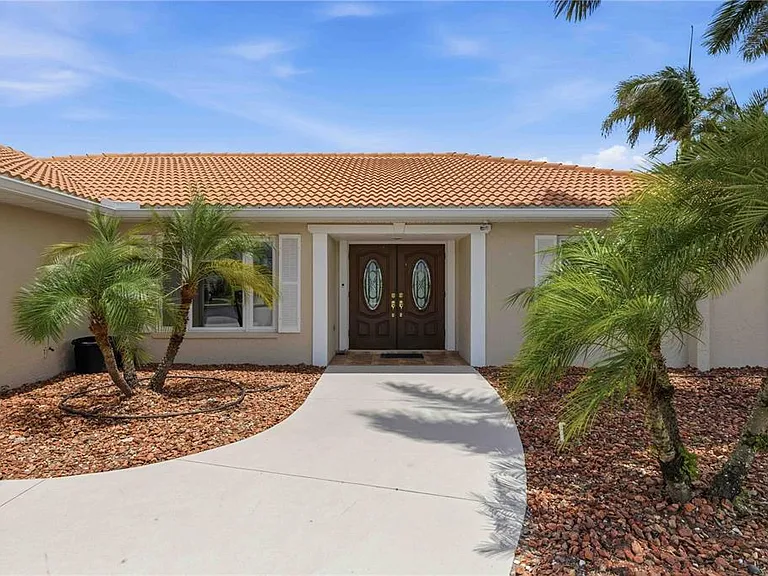 1714 Claw Ct — Photo 2