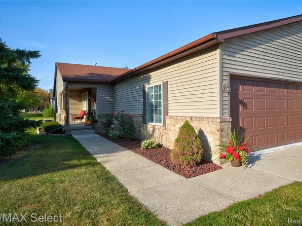 5059 Sandalwood Dr, Grand Blanc, MI 48439