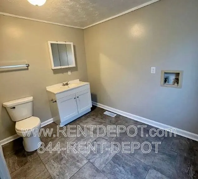 1021 Vanderburgh Ave — Photo 4