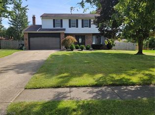 9721 Applewood Dr, North Royalton, OH