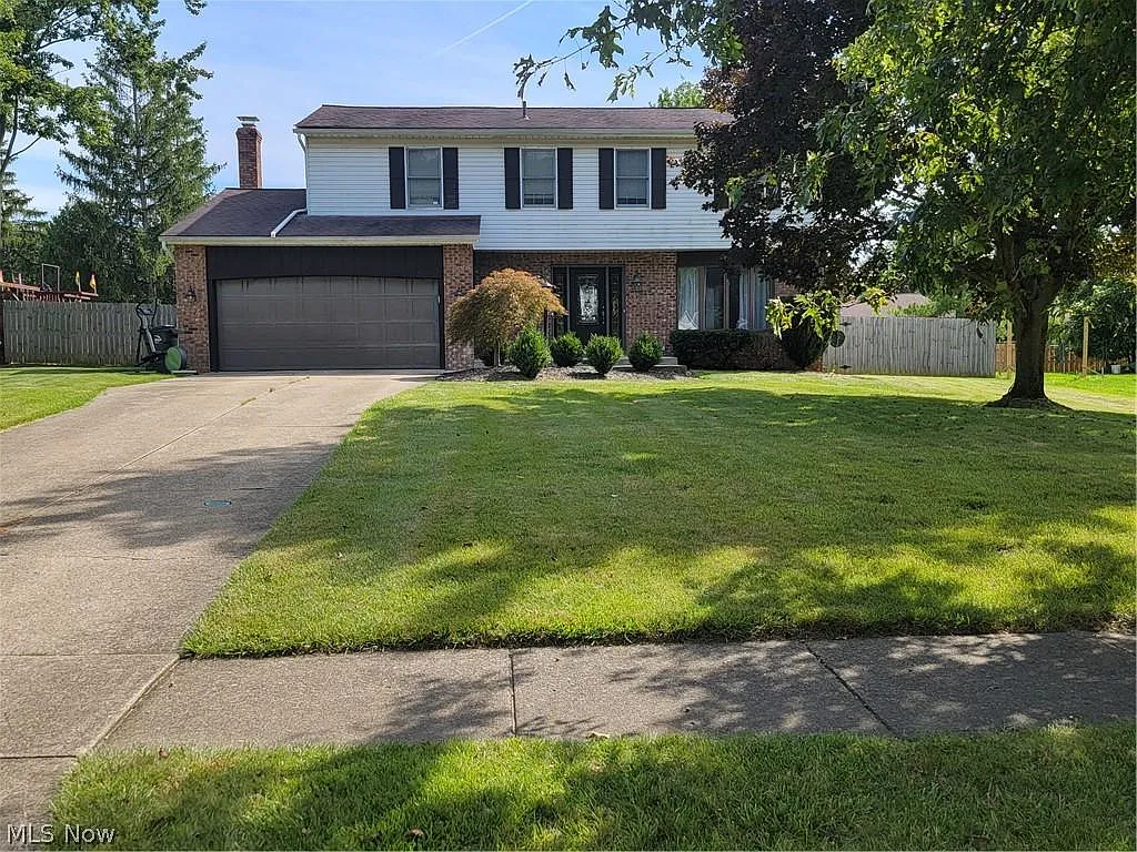 9721 Applewood Dr photo 1