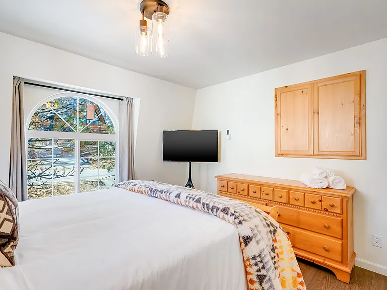 692 Santa Barbara Ave — Photo 23