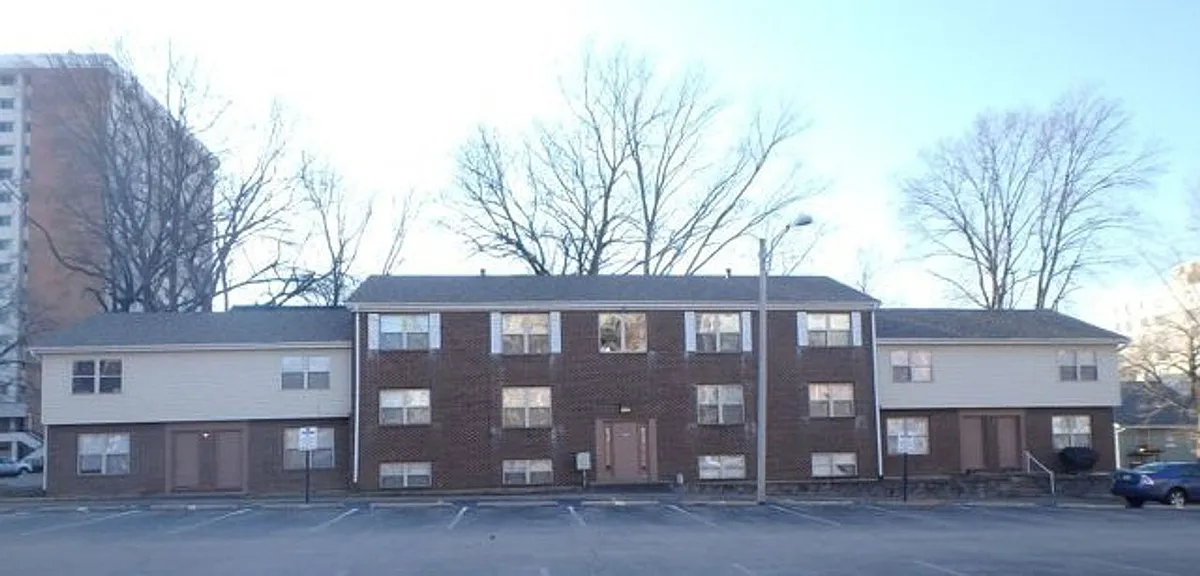 Building Photo - 211 Waugh St