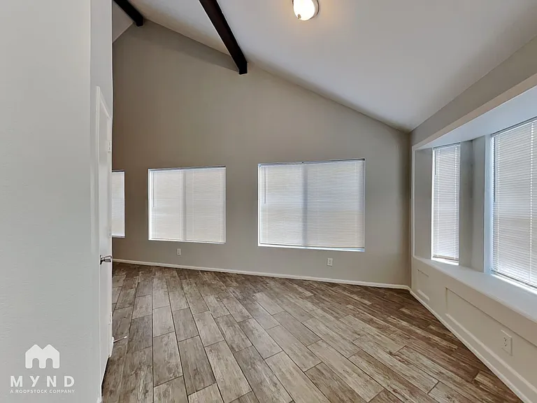 2265 W Ross Ave — Photo 10