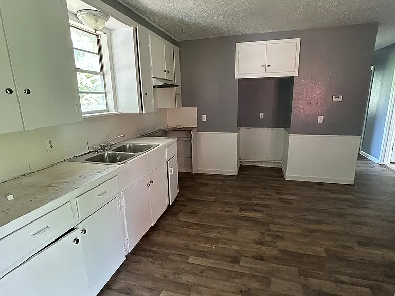 570 Sally Ann Dr — Photo 2