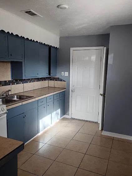 2904 Archer St — Photo 2