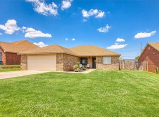 311 Ridgecrest Dr, Elk City, OK 73644