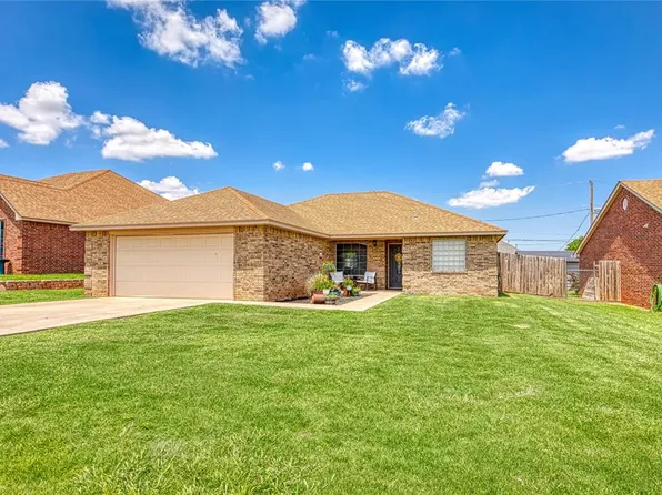 311 Ridgecrest Dr, Elk City, OK 73644