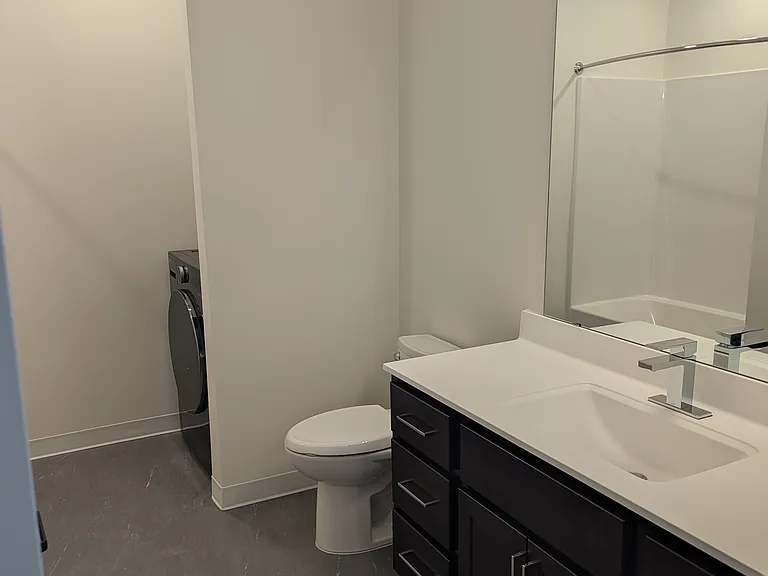 Tate & Thomas Apartments — Photo 13