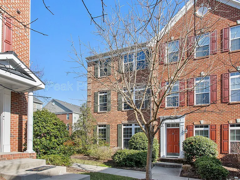 3823 Maher Mnr — Photo 2