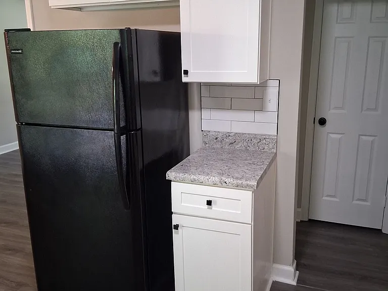 8229 Queens Dr — Photo 18