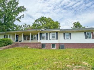 615 Hickory Ln, Greensburg, KY 42743