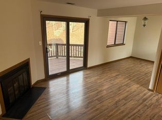 223 Sterling Ct, Bushkill, PA 18324