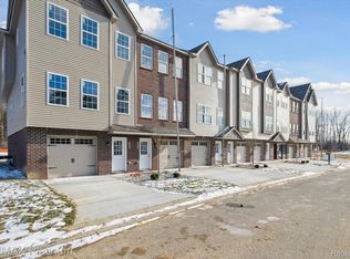 1686 Pinecroft Ln, Howell, MI 48855