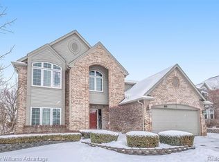 823 Townsend Dr, South Lyon, MI