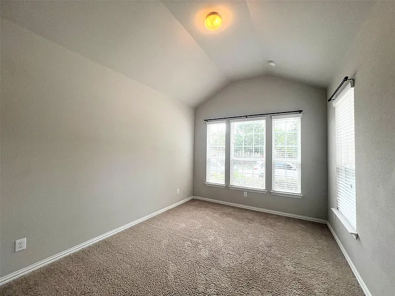 613 Palmilla St — Photo 26