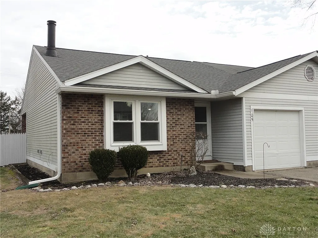 105 Tara Ln photo 1
