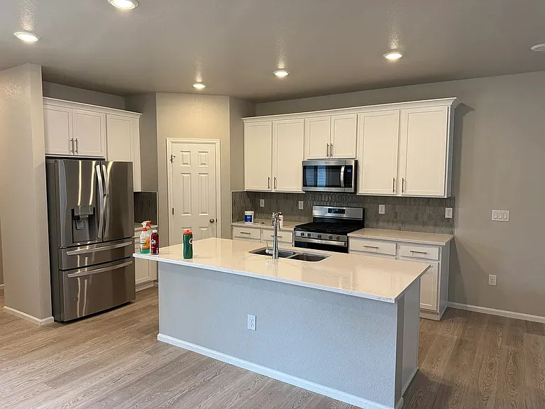 745 N Tempe St — Photo 2