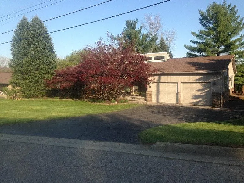 2975 Moraine Dr photo 1
