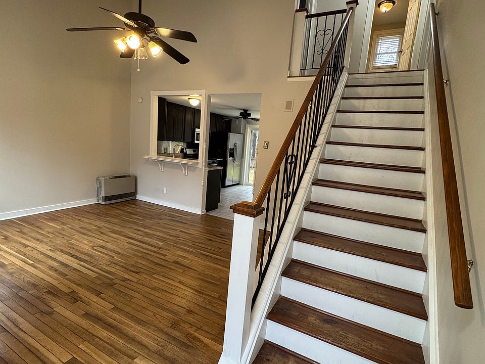 1st image of 16 Pepperbush Pl #16